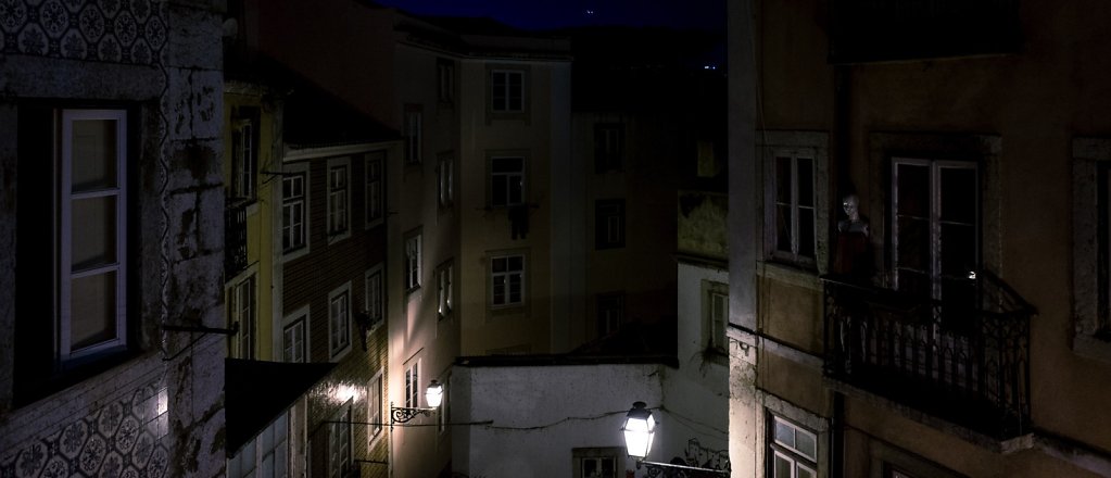 Envahi par la nuit, II