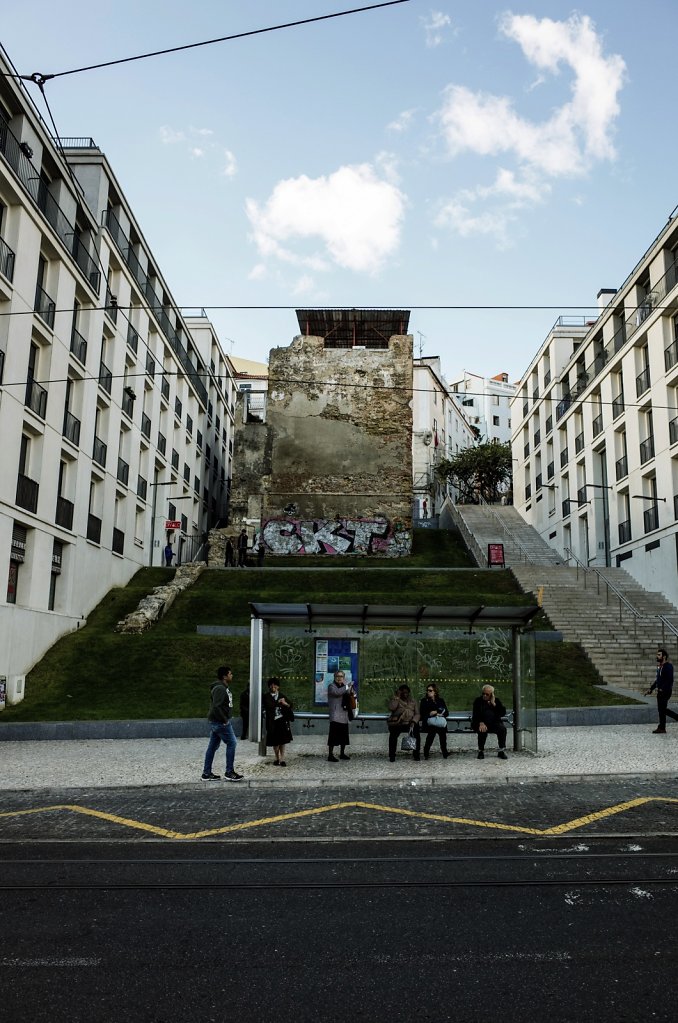 Waiting for the bus, Lisbon