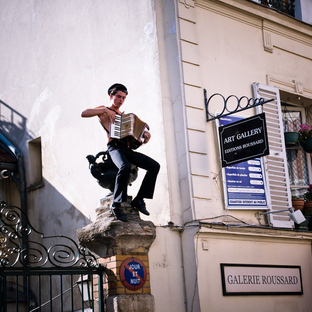 L'accordeoniste, Paris