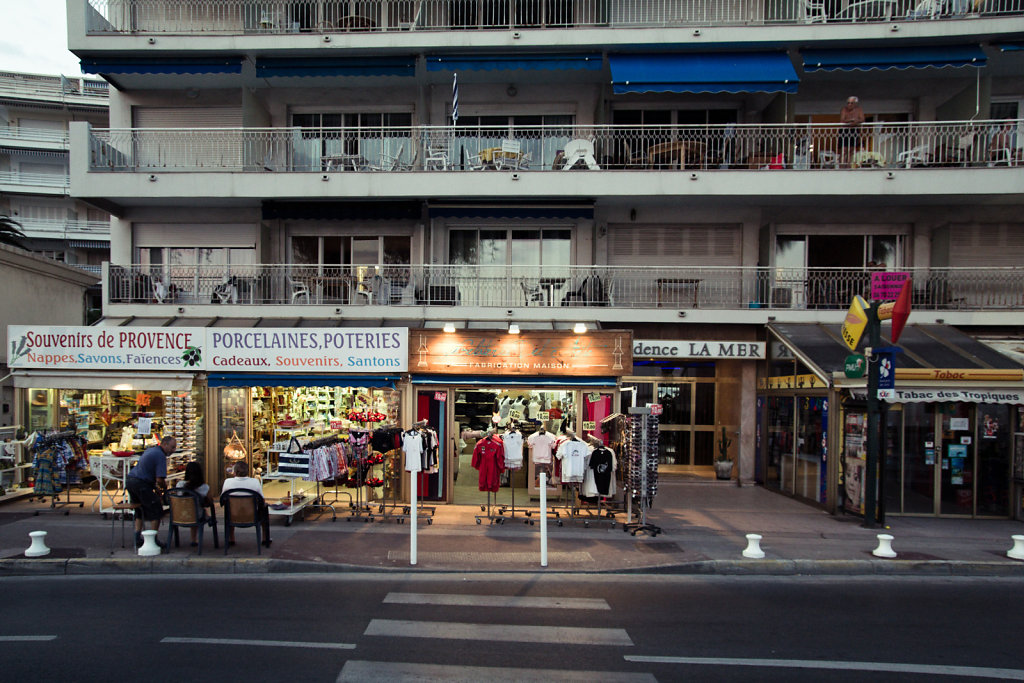 Evening shopping, Juan-les-Pins