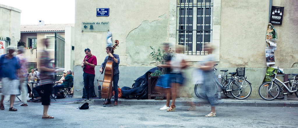 Guitar and bass performance, Avignon