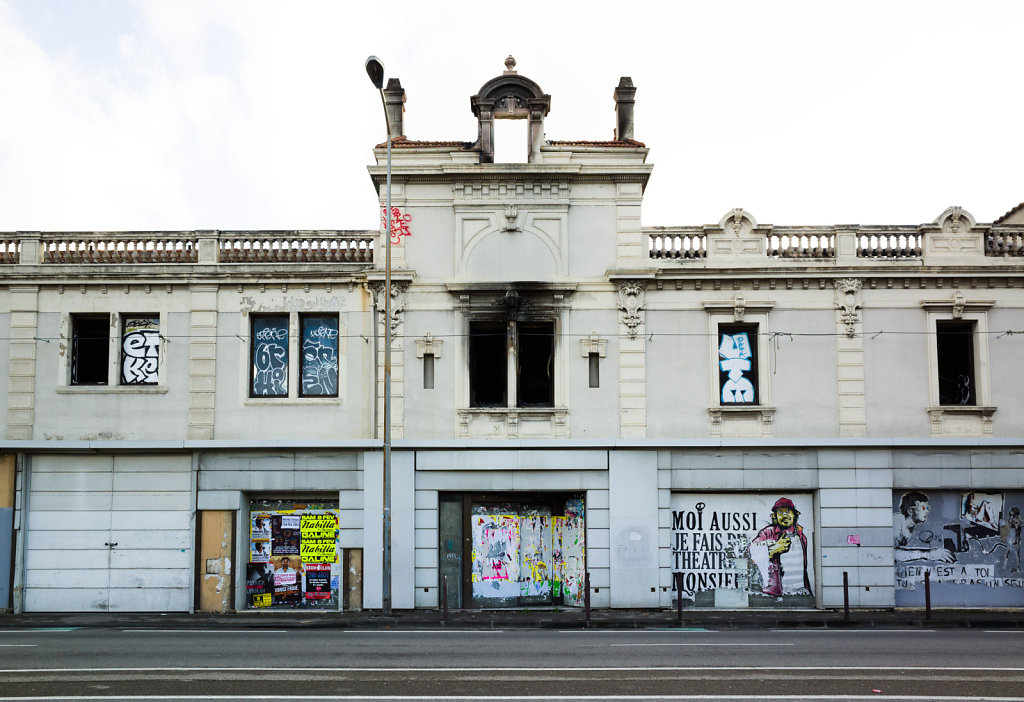 Burned building, Avignon