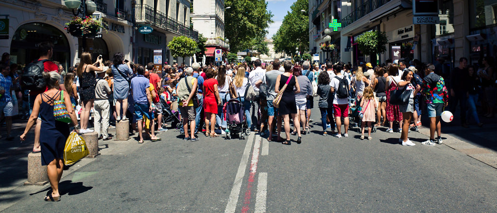 Crowd watching performance, Avignon