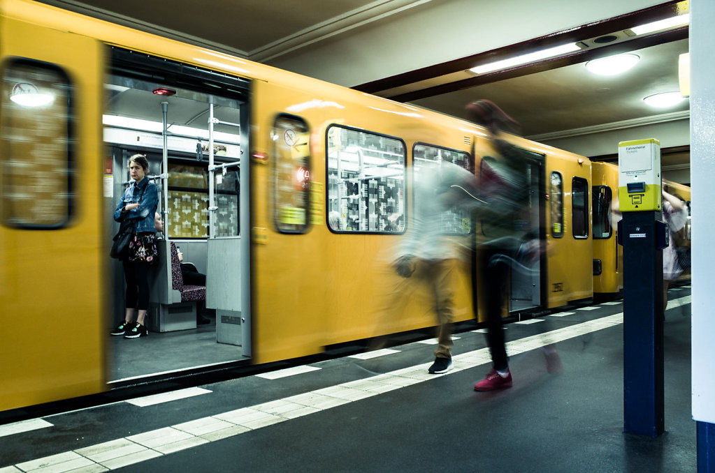 Leaving train in Stadtmitte U Bahn station
