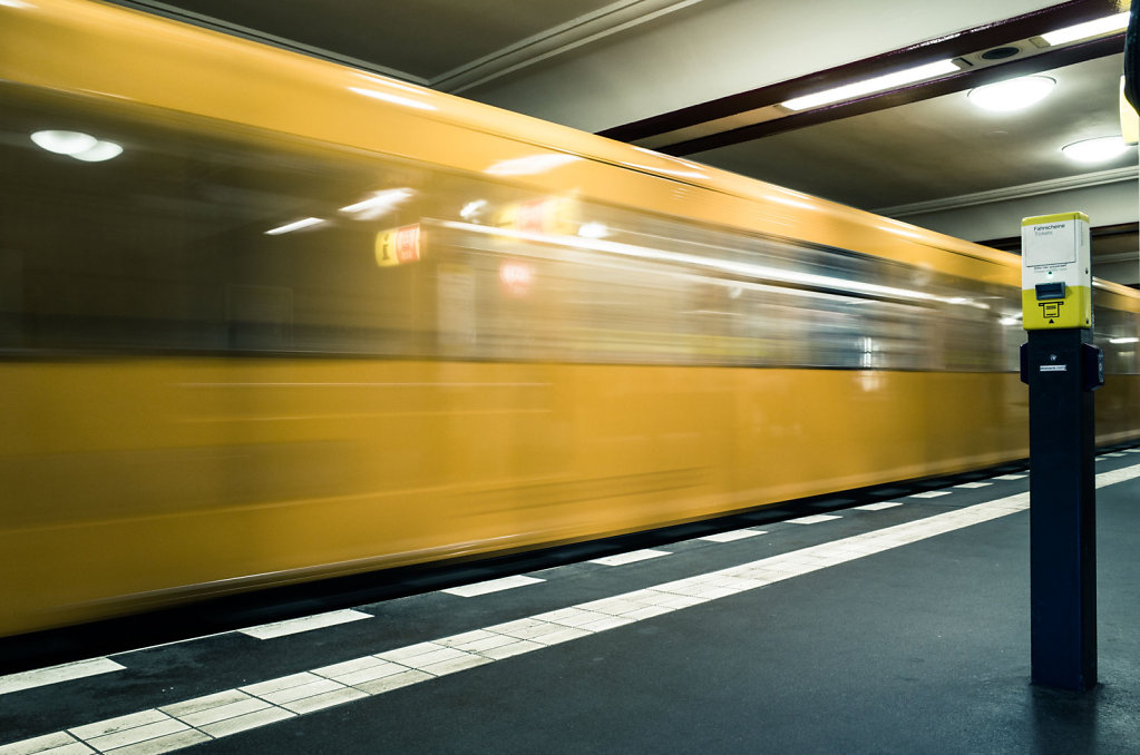 Moving train in Stadtmitte U Bahn station