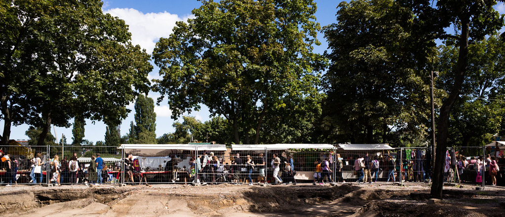 Flea market in Mauer Park