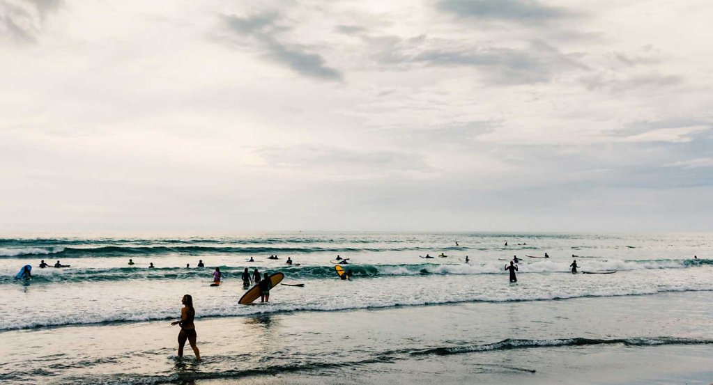 Surfer gridlock, Bali