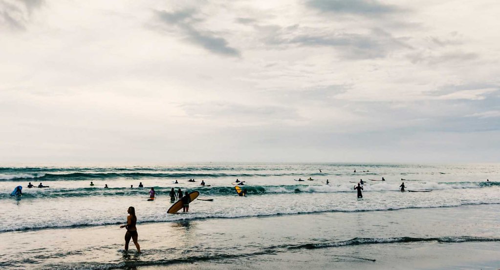 Surfer gridlock, Bali