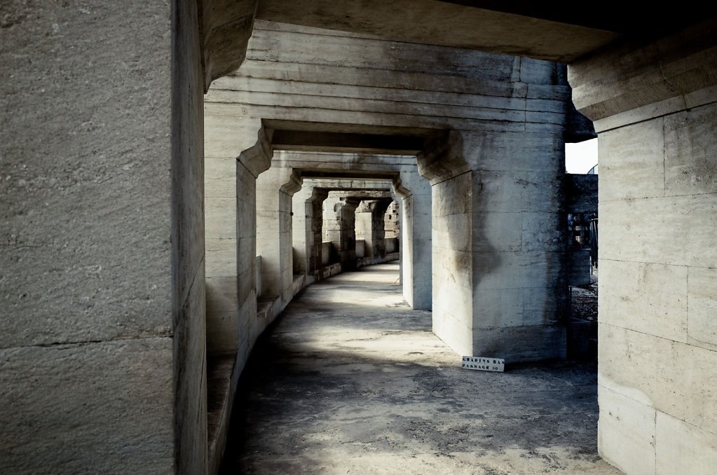 Passage in Les Arenes d'Arles