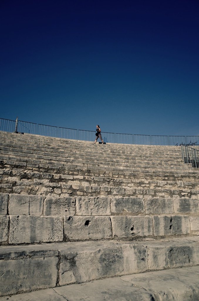 Walking around the Théâtre antique d'Arles