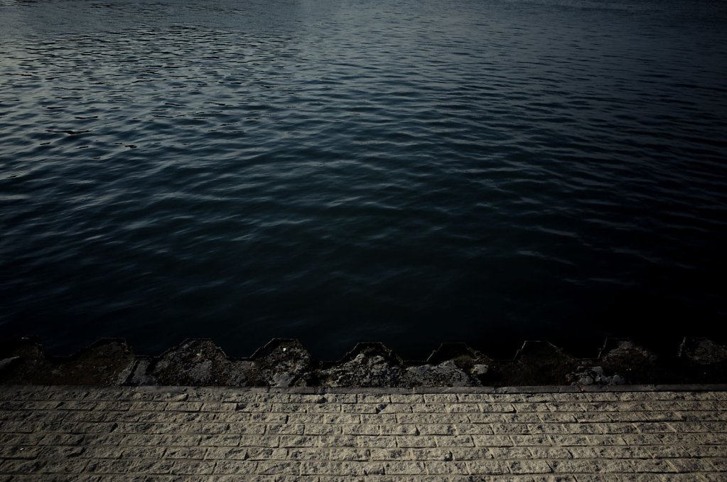 The edge of the water, Arles