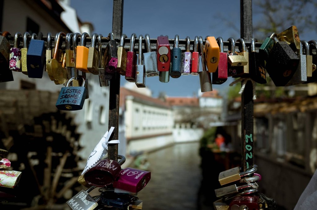 Padlocks of love, Prague