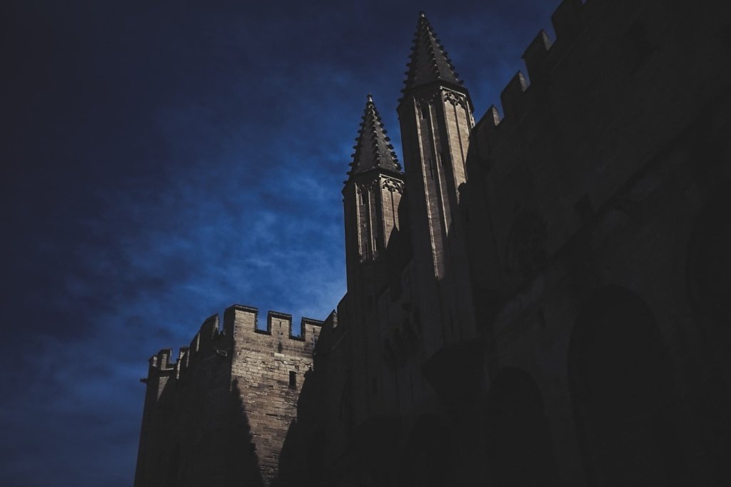 Palais des Papes sous une nuit americaine